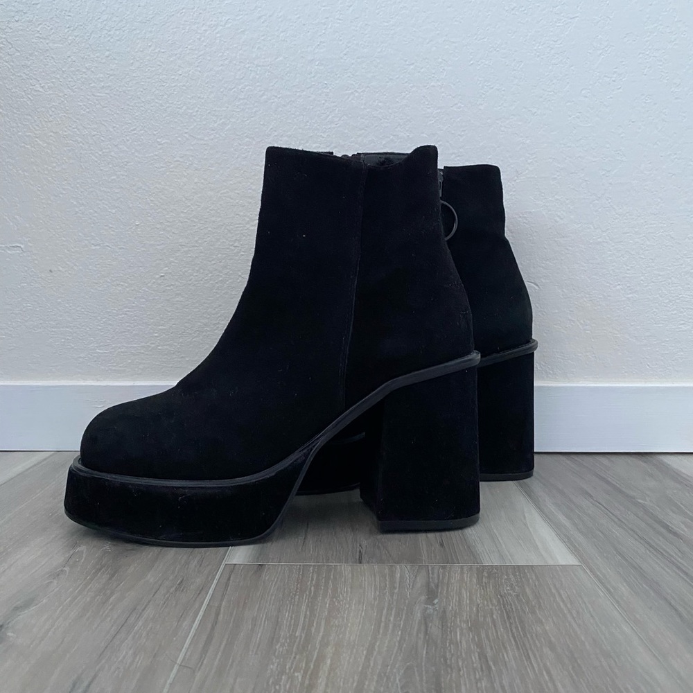 UNIF Suede Boots